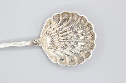 Cuillère à sucre en argent de modèle filets...