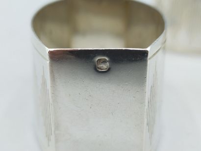 Paire de ronds de serviette en argent à décor...