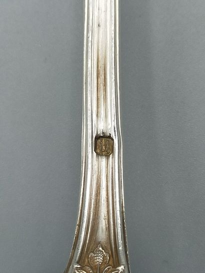 Cuillère à sucre en argent de modèle filets...