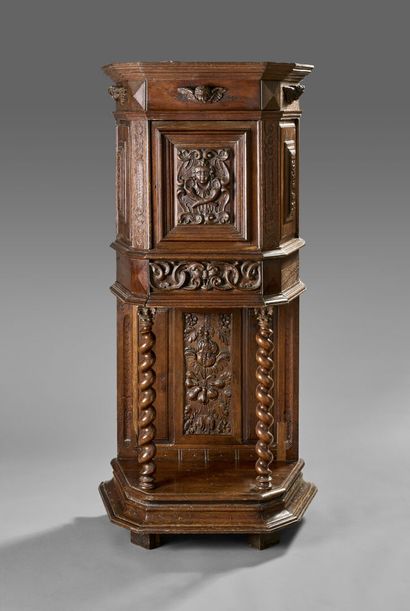Cabinet in credence.
Natural wood molded...