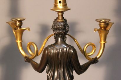 Paire de candélabres en bronze ciselé à doubles...