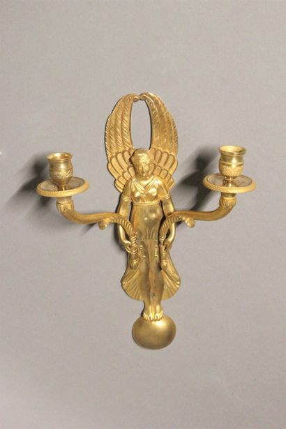 Paire d'appliques en bronze doré et ciselé...