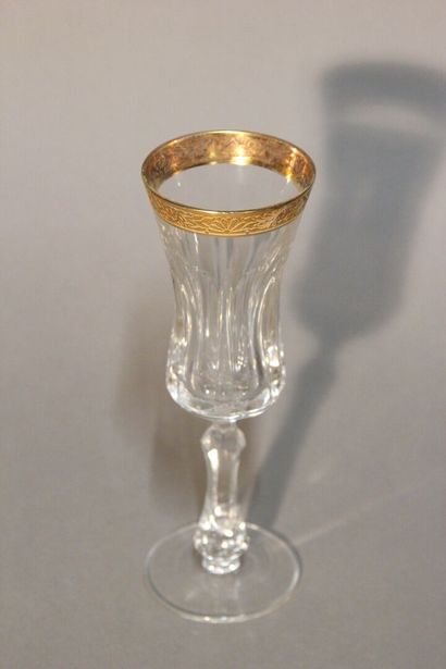 Suite of six champagne flutes in cut crystal.
Upper...