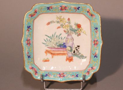 CHINE.
Petite coupe de forme polylobée en...