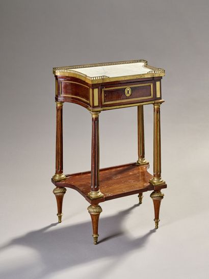 Mahogany and mahogany veneer console of trapezoidal...