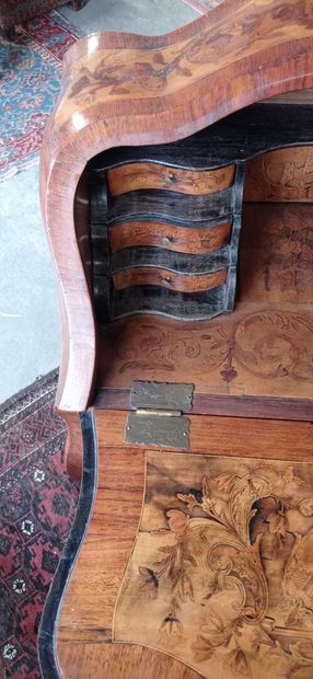 Small desk said happiness of the day curved...