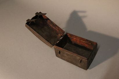 Coffret dit de messager en métal patiné à...