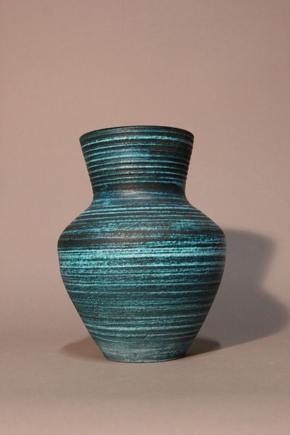ACCOLAY.
Vase in grog clay enamelled turquoise...