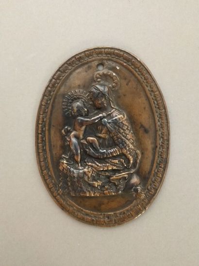 Plaque de baiser de Paix en bronze.
Figure...