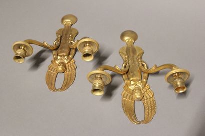 Paire d'appliques en bronze doré et ciselé...