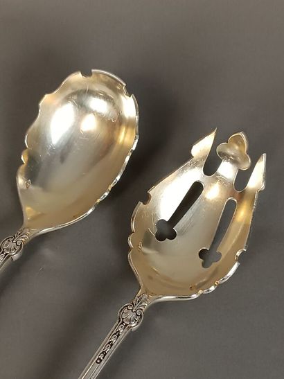 Grande ménagère en argent et vermeil présentée...