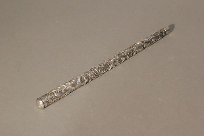 CHINE.
Manche d'ombrelle en argent.
Décor...
