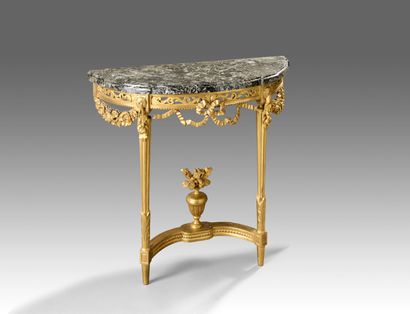 Half-moon console in carved and gilded wood.
Openwork...