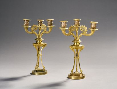Paire de chandeliers en bronze doré et ciselé...