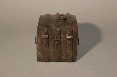 Coffret dit de messager en métal patiné à...