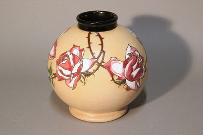 MONTIERES-Amiens.
Vase boule en céramique...