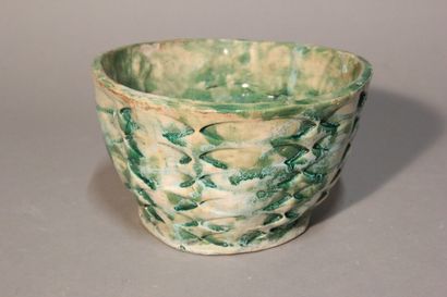 Curious bowl or cup in glazed ceramic.
Incised...