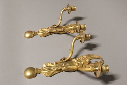 Paire d'appliques en bronze doré et ciselé...
