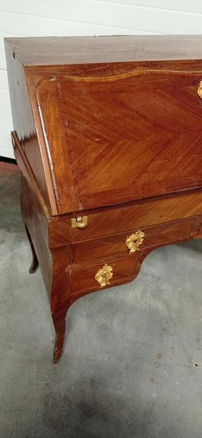 Sloping desk with two sides in amaranth veneer...