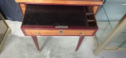 Table chiffonière in rosewood and amaranth...