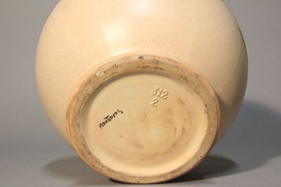 MONTIERES-Amiens.
Vase boule en céramique...