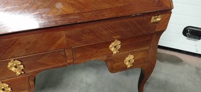 Sloping desk with two sides in amaranth veneer...