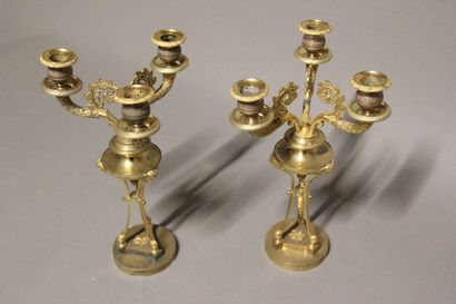 Paire de chandeliers en bronze doré et ciselé...