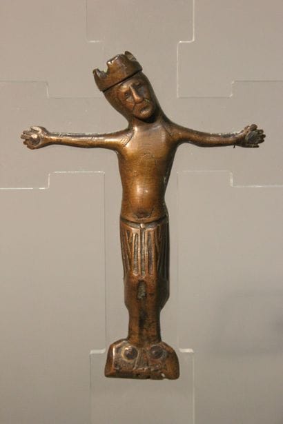 Christ en croix en métal patiné.
Style Médiéval.
14...
