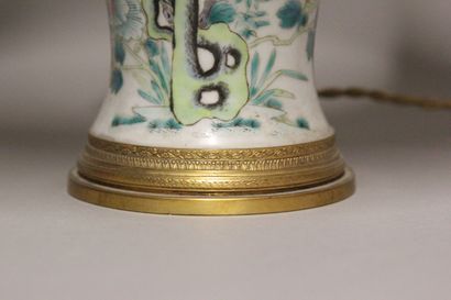 CHINE, Famille Rose.
Vase balustre en porcelaine...