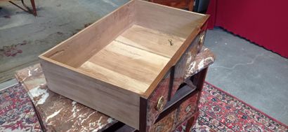 Chest of drawers with a central recess in...