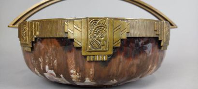André VILLIEN (actif entre 1905 et 1924).
Coupe...