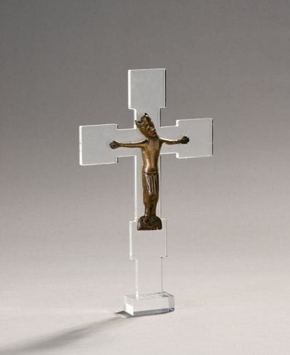 Christ en croix en métal patiné.
Style Médiéval.
14...