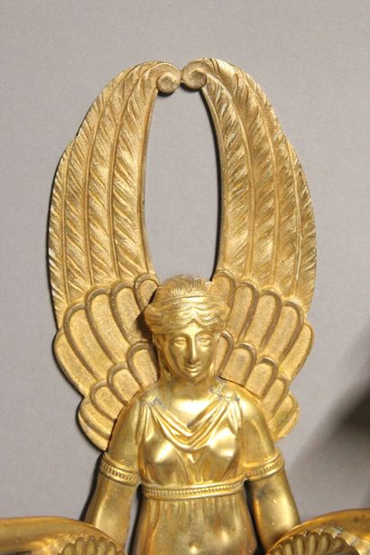 Paire d'appliques en bronze doré et ciselé...