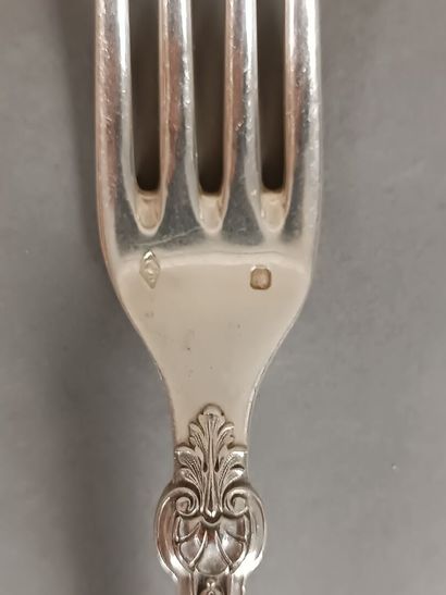 Grande ménagère en argent et vermeil présentée...