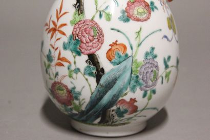CHINE.
Vase en porcelaine polychrome.
Décor...