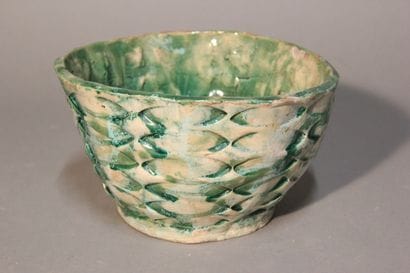 Curious bowl or cup in glazed ceramic.
Incised...