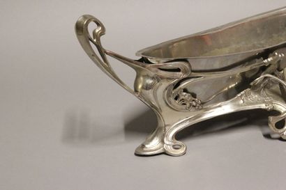 Grande coupe ou jardinière en bronze argenté...