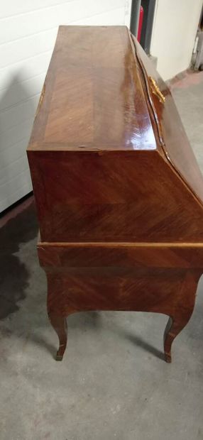 Sloping desk with two sides in amaranth veneer...