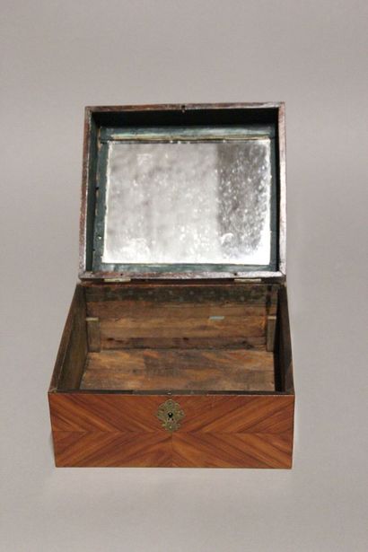Coffret en placage de bois de bois de rose...