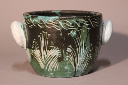 Cover-pot with two handles in glazed ceramic.
Incised...