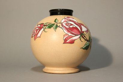 MONTIERES-Amiens.
Vase boule en céramique...