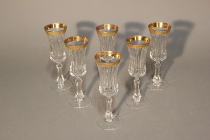 Suite of six champagne flutes in cut crystal.
Upper...