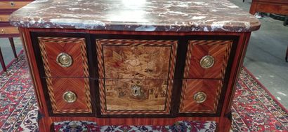 Chest of drawers with a central recess in...