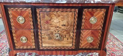Chest of drawers with a central recess in...