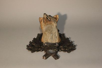 Trophée de Renard.
Sujet en bois sculpté...