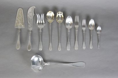 Grande ménagère en argent et vermeil présentée...