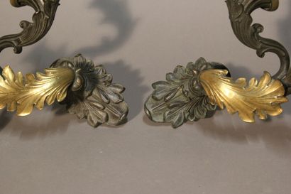 Paire d'appliques en bronze à trois bras...