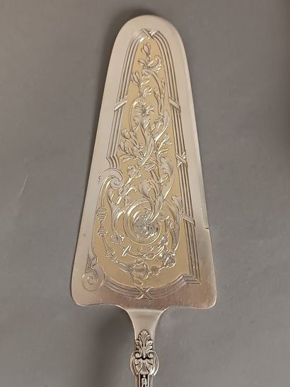 Grande ménagère en argent et vermeil présentée...