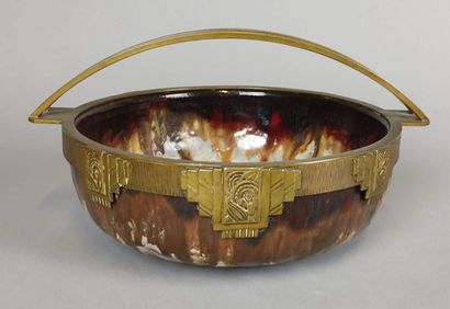 André VILLIEN (actif entre 1905 et 1924).
Coupe...