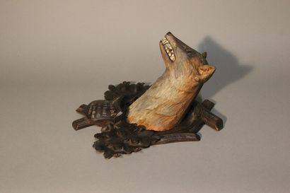 Trophée de Renard.
Sujet en bois sculpté...